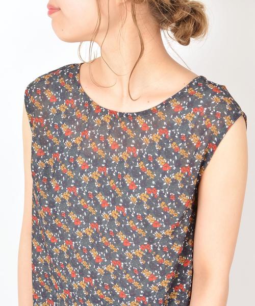 Khaju（カージュ）の「Khaju:フラワープリントバックオープントップス◇（シャツ/ブラウス・レディース・グリーン/オフホワイト・ONE SIZE）」の6枚目の写真