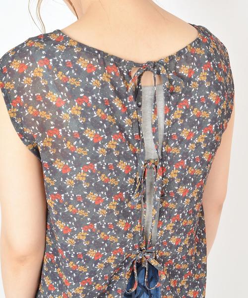 Khaju（カージュ）の「Khaju:フラワープリントバックオープントップス◇（シャツ/ブラウス・レディース・グリーン/オフホワイト・ONE SIZE）」の7枚目の写真