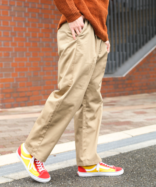 URBAN RESEARCH Sonny Label(アーバンリサーチサニーレーベル)の「TCチノワイドパンツ(その他パンツ・メンズ・ブラック/ベージュ・MEDIUM/LARGE)」の2枚目の写真