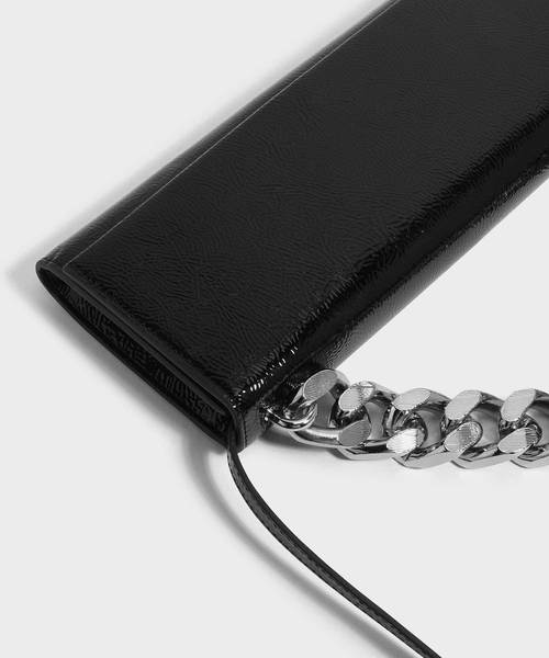 CHARLES & KEITH（チャールズ & キース）の「チェーンハンドルフロントフラップクラッチ / CHAIN HANDLE FRONT FLAP CLUTCH（クラッチバッグ・レディース・ブラック/オリーブ/アイボリー・M）」の5枚目の写真