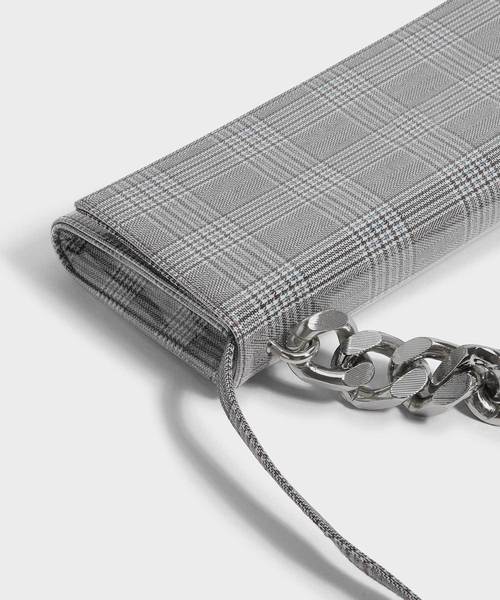 CHARLES & KEITH（チャールズ & キース）の「チェーンハンドルフロントフラップクラッチ / CHAIN HANDLE FRONT FLAP CLUTCH（クラッチバッグ・レディース・ブラック/オリーブ/アイボリー・M）」の13枚目の写真