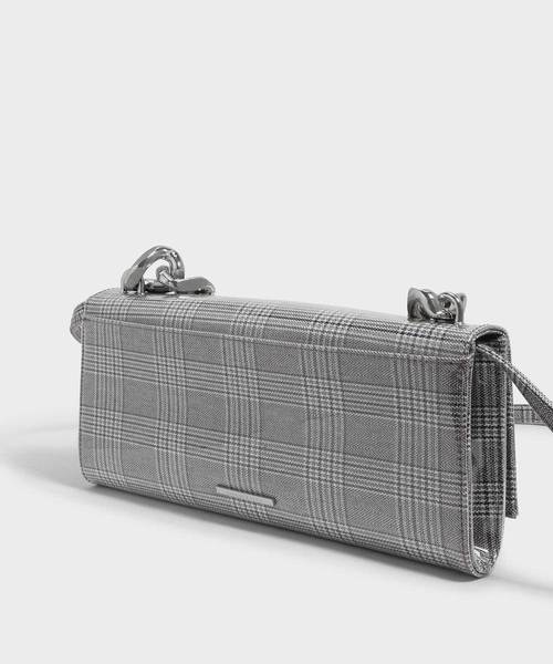 CHARLES & KEITH（チャールズ & キース）の「チェーンハンドルフロントフラップクラッチ / CHAIN HANDLE FRONT FLAP CLUTCH（クラッチバッグ・レディース・ブラック/オリーブ/アイボリー・M）」の14枚目の写真