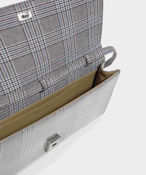 CHARLES & KEITH（チャールズ & キース）の「チェーンハンドルフロントフラップクラッチ / CHAIN HANDLE FRONT FLAP CLUTCH（クラッチバッグ・レディース・ブラック/オリーブ/アイボリー・M）」の15枚目の写真