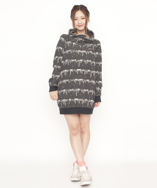 X-girl(エックスガール)の「DRIP SWEAT DRESS(ワンピース・レディース・ブルー/オレンジ/ブラック・2/1)」の2枚目の写真