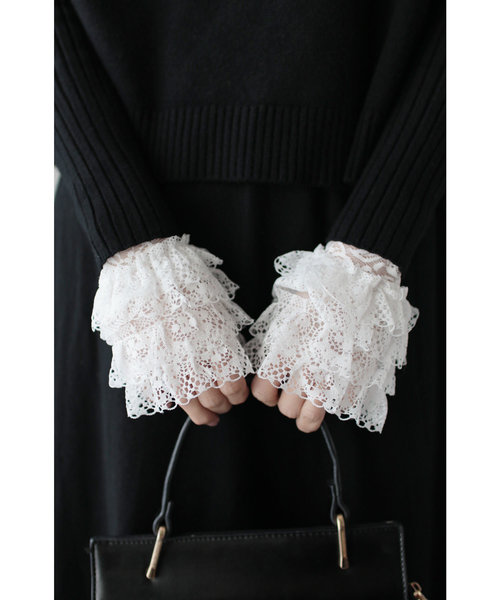 cawaii（カワイイ）の「手元をエレガントに魅せるレースフリルの付け袖（付け襟・レディース・ホワイト・FREE）」の9枚目の写真
