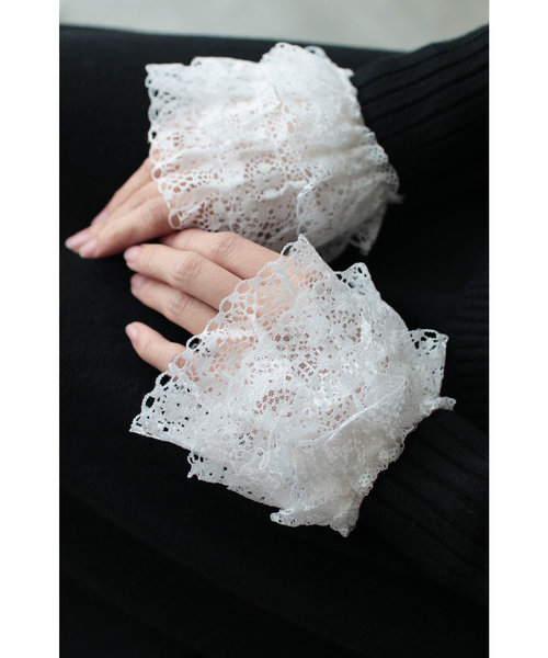cawaii（カワイイ）の「手元をエレガントに魅せるレースフリルの付け袖（付け襟・レディース・ホワイト・FREE）」の11枚目の写真