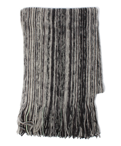 BEAMS（ビームス）の「□BEAMS / ラッセルマフラー（マフラー・メンズ・グレー/チャコールグレー/ブラック/レッド/ネイビー/パープル・ONE SIZE）」の4枚目の写真