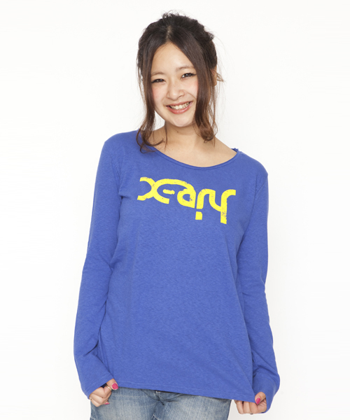 X-girl（エックスガール）の「ABSURD LOGO L/S TEE（Tシャツ/カットソー・レディース・ホワイト/ブラック/ブルー/イエロー・1/2）」の3枚目の写真