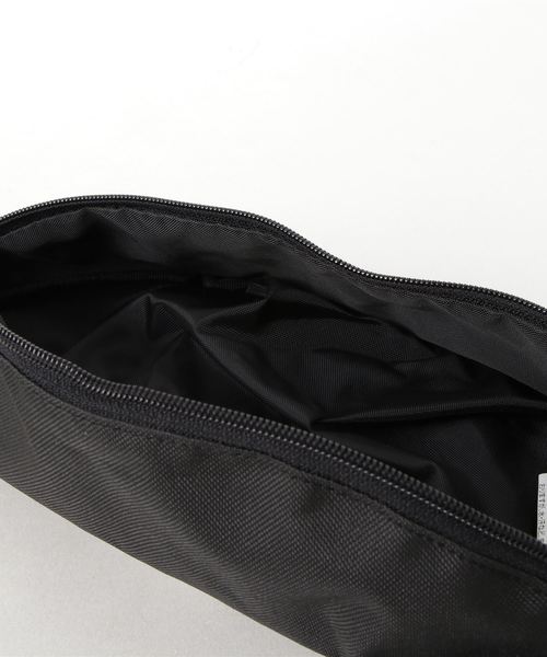 DC（ディーシー）の「ヒップバッグ 5130E912（ボディバッグ/ウエストポーチ・メンズ・ブラック/レッド/ゼブラ・FREE）」の6枚目の写真