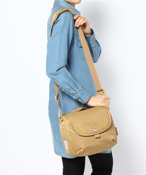 hellolulu×B：MING / カメラバッグ（大） B:MING by BEAMS（ビーミングバイビームス）の「 hellolulu×B：MING