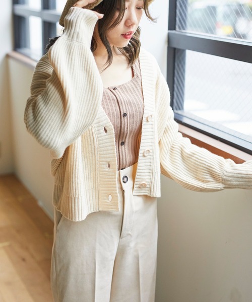 WEGO（ウィゴー）の「WEGO/【WEB限定】ショートリブボリューム袖カーディガン（カーディガン/ボレロ・レディース・アイボリー/ブラック/ベージュ/パープル/ピンク/マスタード/ホワイト/グリーン系その他・FREE）」の22枚目の写真