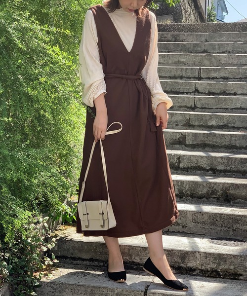 STYLEBLOCK(スタイルブロック)の「起毛ポンチVネックベルトロングワンピース(ワンピース・レディース・ブラック/ベージュ/ブラウン・M)」の3枚目の写真