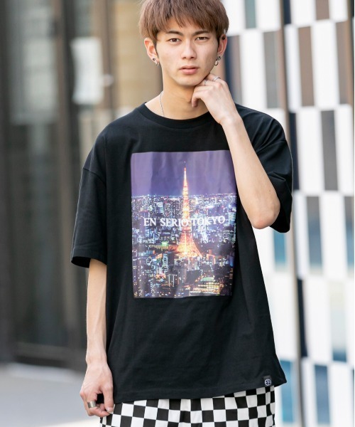 En serio TOKYO（エンソリオトーキョー）の「フォトシートプリント ビッグシルエット Tシャツ【TOKYO NIGHT VIEW】（Tシャツ/カットソー・メンズ・ブラック/オフホワイト/サンドベージュ/グレイッシュブルー・LL/S/M/L）」の2枚目の写真