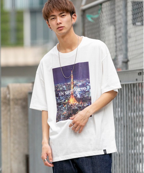 En serio TOKYO（エンソリオトーキョー）の「フォトシートプリント ビッグシルエット Tシャツ【TOKYO NIGHT VIEW】（Tシャツ/カットソー・メンズ・ブラック/オフホワイト/サンドベージュ/グレイッシュブルー・LL/S/M/L）」の5枚目の写真