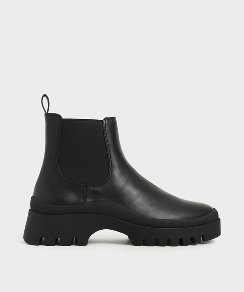 CHARLES & KEITH(チャールズ & キース)の「チャンキー チェルシーブーツ / Chunky Chelsea Boots(ブーツ・レディース・ブラック/レッド/オフホワイト・22.5cm/23cm/23.5cm/24.5cm/25cm/25.5cm)」の2枚目の写真