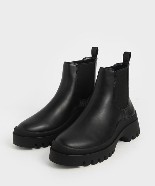 CHARLES & KEITH(チャールズ & キース)の「チャンキー チェルシーブーツ / Chunky Chelsea Boots(ブーツ・レディース・ブラック/レッド/オフホワイト・22.5cm/23cm/23.5cm/24.5cm/25cm/25.5cm)」の7枚目の写真