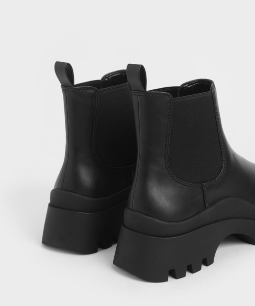 CHARLES & KEITH(チャールズ & キース)の「チャンキー チェルシーブーツ / Chunky Chelsea Boots(ブーツ・レディース・ブラック/レッド/オフホワイト・22.5cm/23cm/23.5cm/24.5cm/25cm/25.5cm)」の8枚目の写真