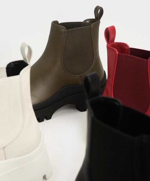 CHARLES & KEITH(チャールズ & キース)の「チャンキー チェルシーブーツ / Chunky Chelsea Boots(ブーツ・レディース・ブラック/レッド/オフホワイト・22.5cm/23cm/23.5cm/24.5cm/25cm/25.5cm)」の9枚目の写真