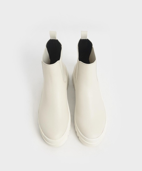 CHARLES & KEITH(チャールズ & キース)の「チャンキー チェルシーブーツ / Chunky Chelsea Boots(ブーツ・レディース・ブラック/レッド/オフホワイト・22.5cm/23cm/23.5cm/24.5cm/25cm/25.5cm)」の6枚目の写真