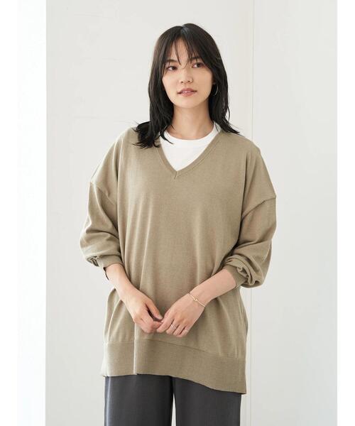 AMERICAN HOLIC（アメリカンホリック）の「深Vネックドロップショルダーニットチュニック　＊（ニット/セーター・レディース・ライトグレー/キャメル/ブラウン/ブラック/ブルー/アイボリー・FREE）」の16枚目の写真