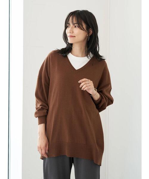 AMERICAN HOLIC（アメリカンホリック）の「深Vネックドロップショルダーニットチュニック　＊（ニット/セーター・レディース・ライトグレー/キャメル/ブラウン/ブラック/ブルー/アイボリー・FREE）」の19枚目の写真