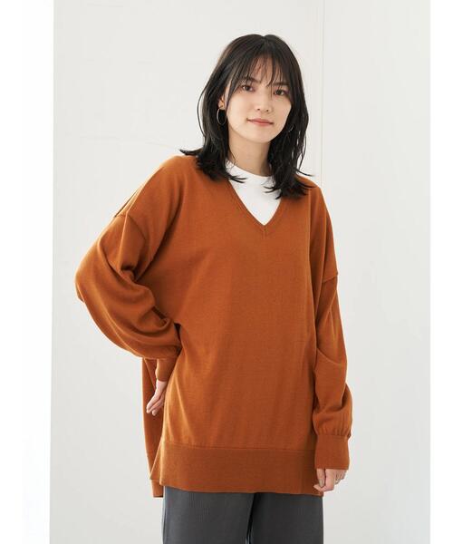 AMERICAN HOLIC（アメリカンホリック）の「深Vネックドロップショルダーニットチュニック　＊（ニット/セーター・レディース・ライトグレー/キャメル/ブラウン/ブラック/ブルー/アイボリー・FREE）」の20枚目の写真