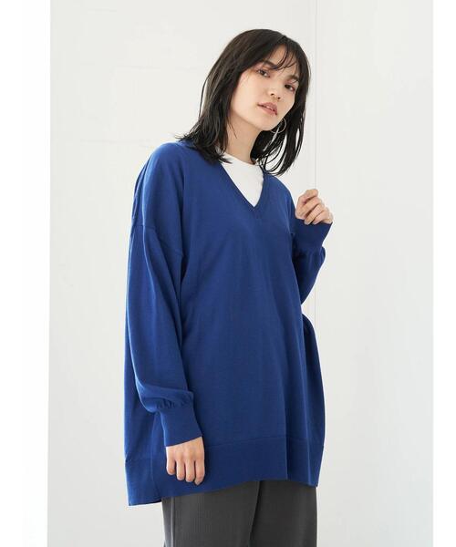 AMERICAN HOLIC（アメリカンホリック）の「深Vネックドロップショルダーニットチュニック　＊（ニット/セーター・レディース・ライトグレー/キャメル/ブラウン/ブラック/ブルー/アイボリー・FREE）」の22枚目の写真