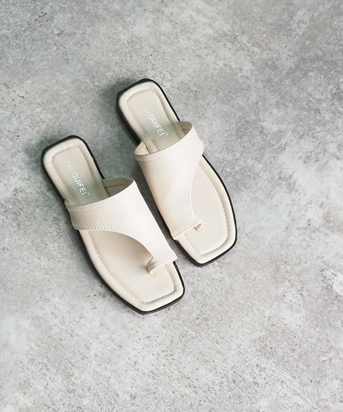 Riberry（リベリー）の「スクエアトゥトングサンダル（サンダル・レディース・ホワイト/ブラック/ベージュ・MEDIUM/LARGE）」の6枚目の写真