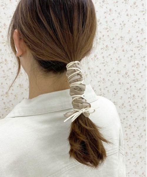 apres jour（アプレジュール）の「【apres jour×ARIAZ】ヘアリボンセット（ヘアゴム・レディース・ダークブラウン/ベージュ/オフホワイト/カーキ/スモークピンク・FREE）」の4枚目の写真