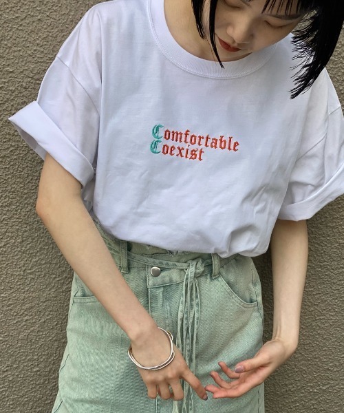 Kastane(カスタネ)の「Frame StitchロゴTee(Tシャツ/カットソー・レディース・スカイブルー/オレンジ/イエロー/オフホワイト・XL/M)」の2枚目の写真