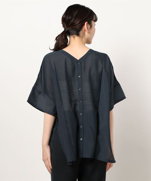 HONEYSUCKLE ROSE（ハニーサックルローズ）の「【HONEYSUCKLE ROSE】2WAYシアーブラウス（シャツ/ブラウス・レディース・ホワイト/ベージュ/ネイビー・M/L）」の4枚目の写真