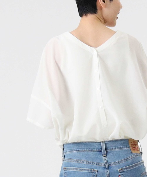 HONEYSUCKLE ROSE（ハニーサックルローズ）の「【HONEYSUCKLE ROSE】2WAYシアーブラウス（シャツ/ブラウス・レディース・ホワイト/ベージュ/ネイビー・M/L）」の2枚目の写真