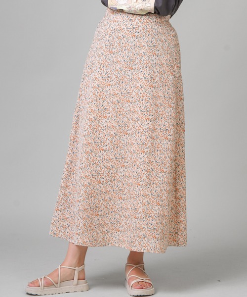 SPINNS（スピンズ）の「総柄ロングスカート（スカート・レディース・ホワイト/ブラック/ベージュ/ライム/ホワイト系その他/ゼブラ/ホワイト系その他2/ブラック系その他2・ONESIZE）」の6枚目の写真