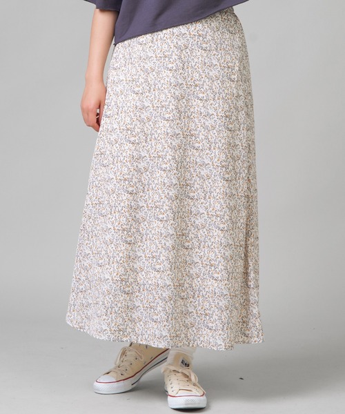 SPINNS（スピンズ）の「総柄ロングスカート（スカート・レディース・ホワイト/ブラック/ベージュ/ライム/ホワイト系その他/ゼブラ/ホワイト系その他2/ブラック系その他2・ONESIZE）」の2枚目の写真