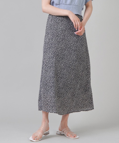 SPINNS（スピンズ）の「総柄ロングスカート（スカート・レディース・ホワイト/ブラック/ベージュ/ライム/ホワイト系その他/ゼブラ/ホワイト系その他2/ブラック系その他2・ONESIZE）」の5枚目の写真