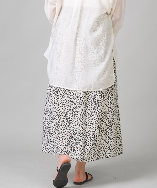 SPINNS（スピンズ）の「総柄ロングスカート（スカート・レディース・ホワイト/ブラック/ベージュ/ライム/ホワイト系その他/ゼブラ/ホワイト系その他2/ブラック系その他2・ONESIZE）」の14枚目の写真