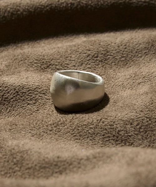 GILD(ギルド)の「GILD ギルド / Distortion roundness ring ability限定 リング 指輪 / G212-RI01(リング・メンズ・シルバー/ゴールド・11号/15号/9号/19号/7号/21号/17号/13号)」の4枚目の写真