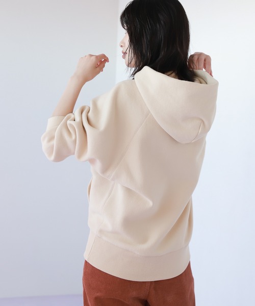 LAKOLE(ラコレ)の「ブラッシュラグランフーディ / 219690(パーカー・レディース・モスグリーン/ライトベージュ/コーラル/チョコ/クリーム/スモーク/カーキ/レッド・MEDIUM/X-SMALL/SMALL)」の2枚目の写真