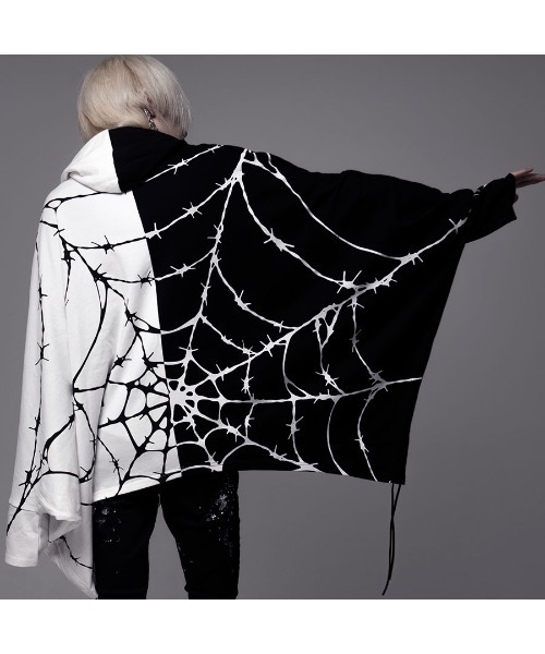 CIVARIZE(シヴァーライズ)の「『CIVARIZE』バイカラースパイダーポンチョジップパーカー(パーカー・メンズ・ブラック×ホワイト・FREE)」の15枚目の写真
