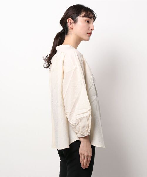 Samansa Mos2（サマンサ モスモス）の「ギャザー前開きブラウス（シャツ/ブラウス・レディース・ベージュ/キナリ/ネイビー/ブラウン・ﾌﾘ-）」の6枚目の写真