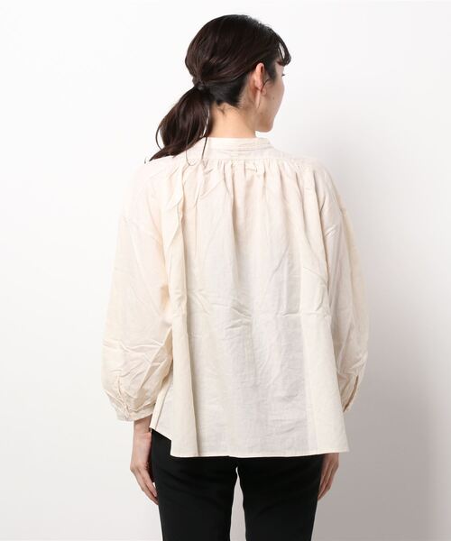 Samansa Mos2（サマンサ モスモス）の「ギャザー前開きブラウス（シャツ/ブラウス・レディース・ベージュ/キナリ/ネイビー/ブラウン・ﾌﾘ-）」の5枚目の写真