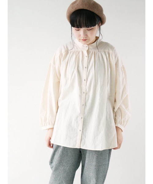 Samansa Mos2（サマンサ モスモス）の「ギャザー前開きブラウス（シャツ/ブラウス・レディース・ベージュ/キナリ/ネイビー/ブラウン・ﾌﾘ-）」の2枚目の写真