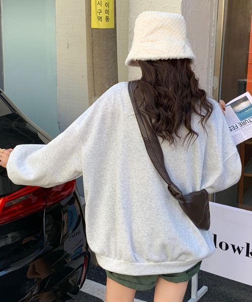 Diosfront（ディオスフロント）の「ワンポイント刺繍ビッグシルエット裏起毛トレーナー（スウェット・レディース・ブラック/グレー/ピンク/ブルー/アイボリー・FREE）」の12枚目の写真