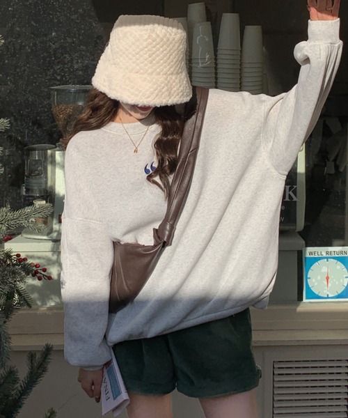 Diosfront（ディオスフロント）の「ワンポイント刺繍ビッグシルエット裏起毛トレーナー（スウェット・レディース・ブラック/グレー/ピンク/ブルー/アイボリー・FREE）」の18枚目の写真