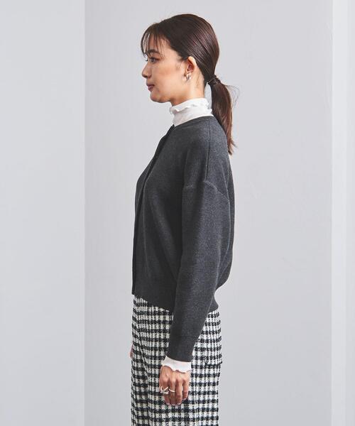 UNITED ARROWS(ユナイテッドアローズ)の「<UNITED ARROWS>スナップボタン カーディガン W◆(カーディガン/ボレロ・レディース・ベージュ/ダークグレー・FREE)」の4枚目の写真