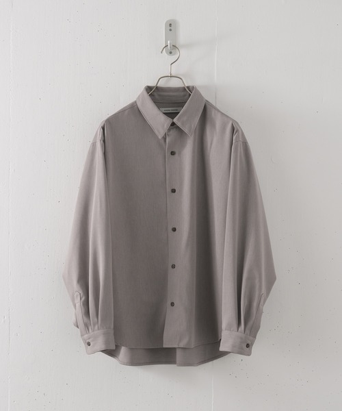 Alcindor Materials(アルシンダーマテリアルズ)の「imitation relax shirts-linen-/イミテーションリラックスシャツ-リネン-(シャツ/ブラウス・メンズ・ベージュ/ネイビー/モカ・MEDIUM/LARGE)」の2枚目の写真