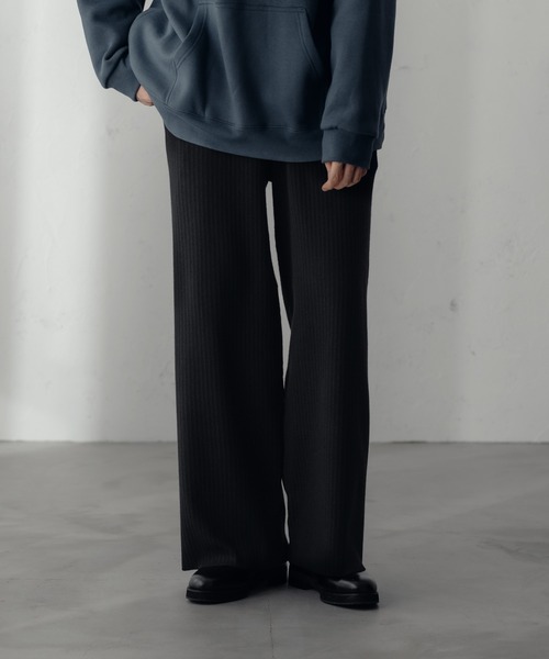 epnok(エプノック)の「リブニットワイドパンツ【SET-UP】(その他パンツ・メンズ・グレイッシュベージュ/ブラック/ダークブラウン・MEDIUM/LARGE)」の2枚目の写真