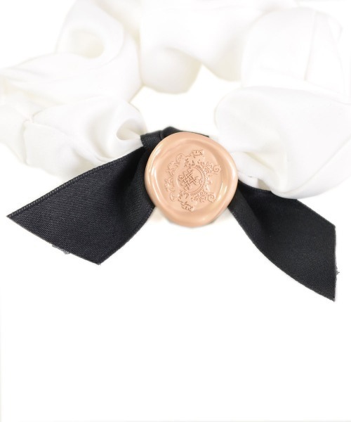 VIBGYOR Women（ヴィブジョー　ウィメン）の「【float】アンティークモチーフ サテン シュシュ（シュシュ・レディース・ホワイト/ブラック・FREE）」の6枚目の写真