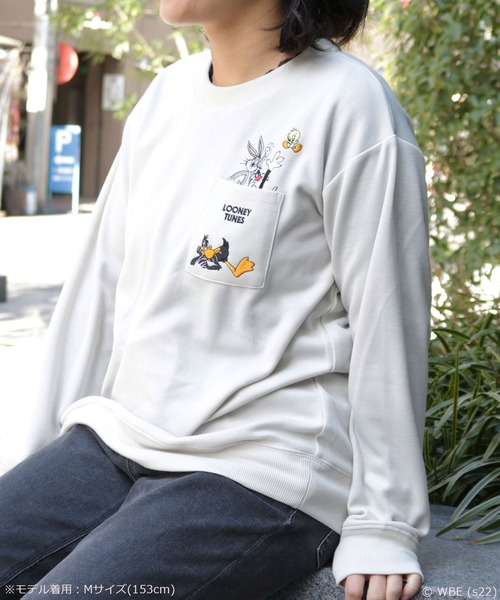 ACCOMMODE（アコモデ）の「ルーニー・テューンズ /ポンチクルートレーナーポケツキ（ウィメンズ）（スウェット・レディース・ライトグレー/グレー・L）」の6枚目の写真