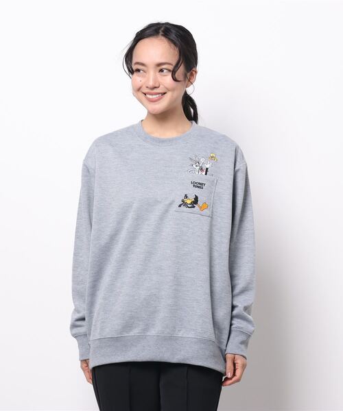 ACCOMMODE（アコモデ）の「ルーニー・テューンズ /ポンチクルートレーナーポケツキ（ウィメンズ）（スウェット・レディース・ライトグレー/グレー・L）」の7枚目の写真